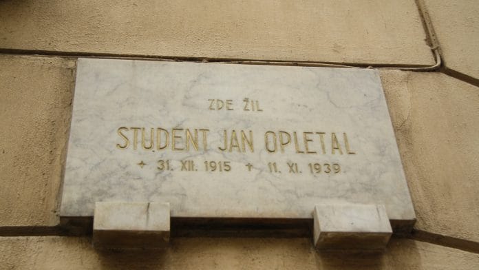 A memorial plaque of Jan Opletal, a student of the medical faculty at the Charles University in Prague who was shot during an anti-Nazi resistance | Commons