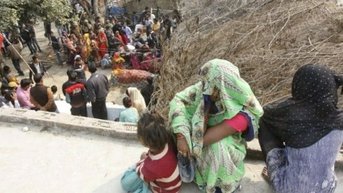 Hindu Nagar villagers paying their last respects to Unnao rape victim on 8 December 2019. | Photo: Praveen Jain/ThePrint
