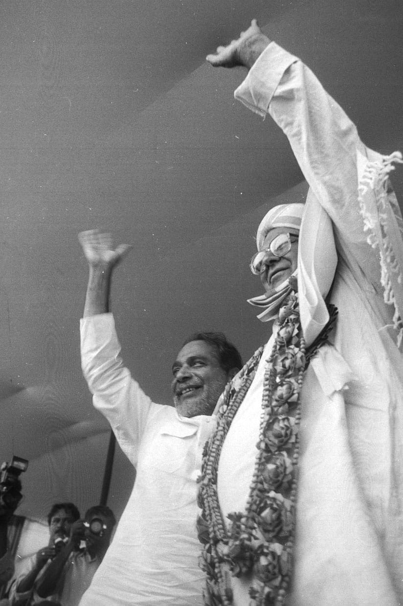 Former Deputy Prime Minister Devi Lal (right) and former CM of Karnataka Ramakrishna Hegde at Boat club during a rally at Boat Club| Photo: Praveen Jain | ThePrint