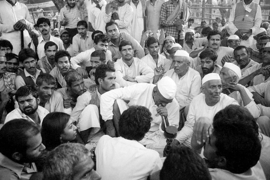 Tikait sits between the farmers, smoking hookah | Photo: Praveen Jain | ThePrint