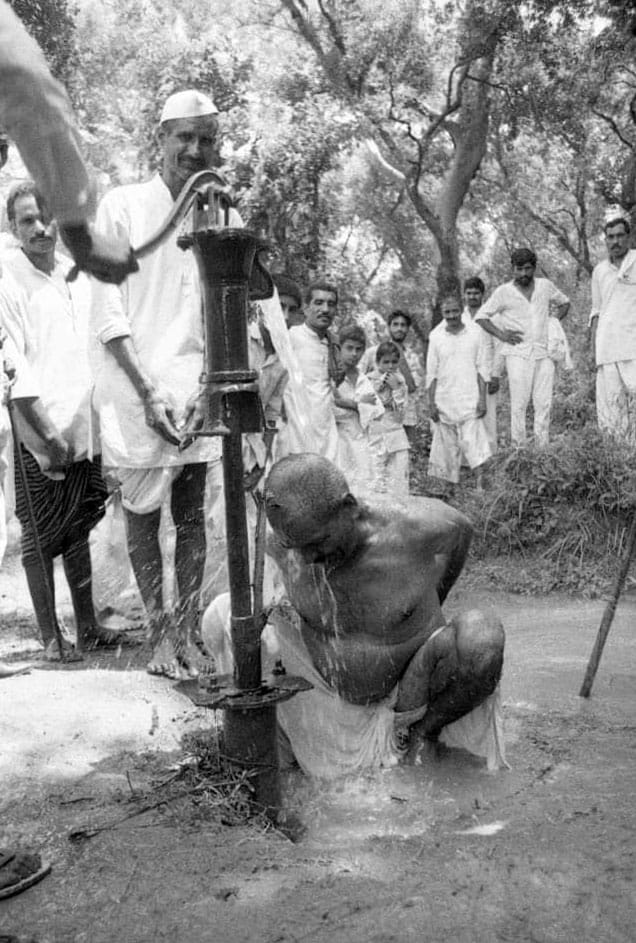 Mahendra Singh Tikait taking shower under a tube well in his village Siauli, Uttar Pradesh | Photo: Praveen Jain | ThePrint