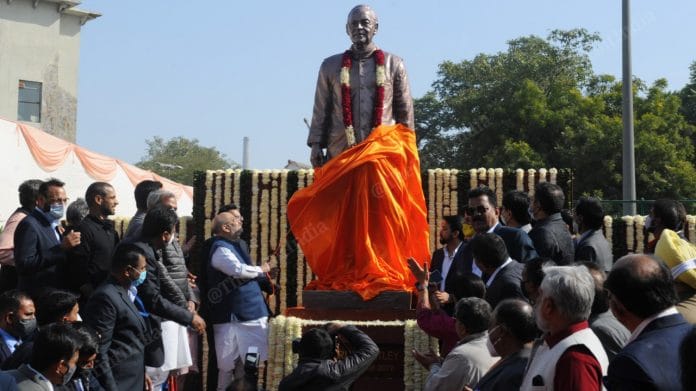 Home Minister Amit Shah unveiling the statue of Arun Jaitley on his birthday anniversary on 28 December