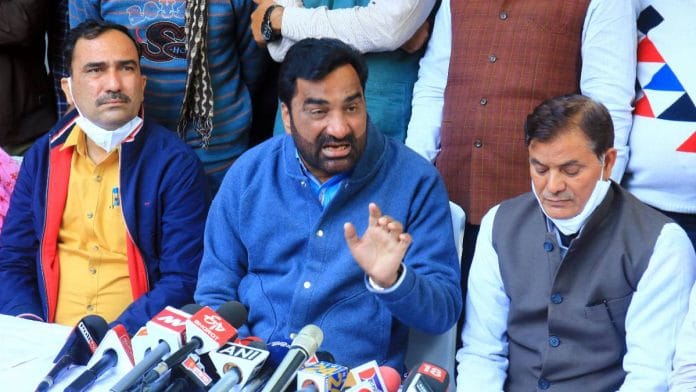 Rashtriya Loktantrik Party chief Hanuman Beniwal (centre) speaks to media in Jaipur on 19 December 2020 | ANI