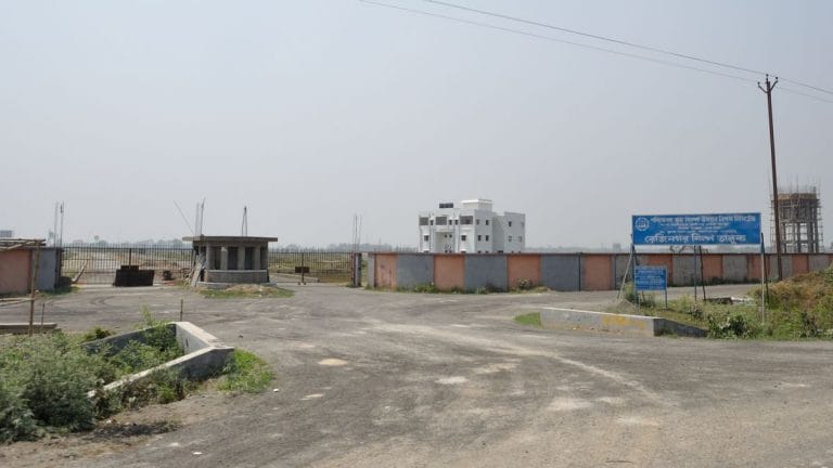 Let industries buy land directly from farmers, Smriti Irani-led GoM suggests to states