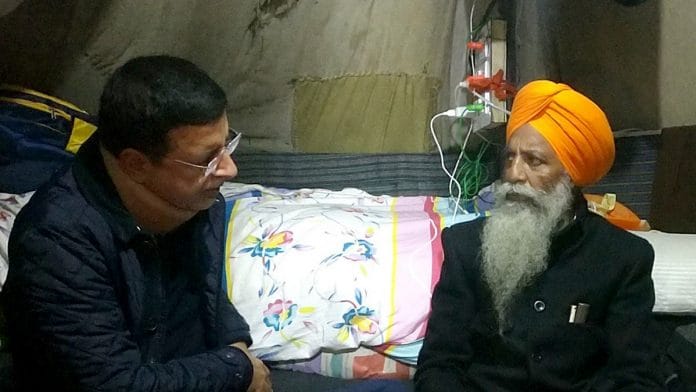 File image of BKU (Haryana) chief Gurnam Singh Chaduni with Congress leader Randeep Singh Surjewala at the farmer protests on the outskirts of New Delhi | Photo: ANI
