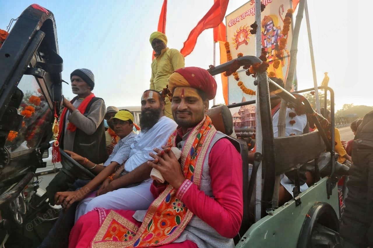 Organisers sitting inside an open jeep informing people about the drive | Photo: Praveen Jain | ThePrint