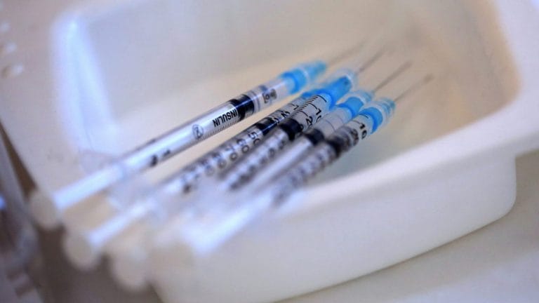 Norway warns of vaccination risks for sick patients aged over 80