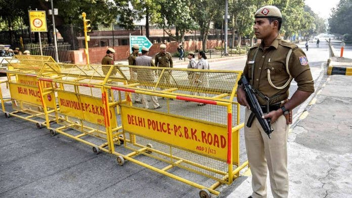 Representational image of police personnel standing guard outside the Supreme Court | Photo: ANI