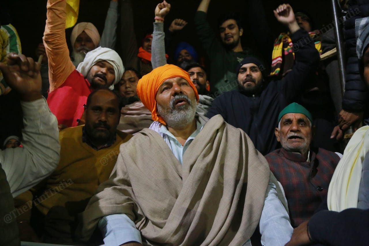 Rakesh Tikait addressing the crowd | Photo: Manisha Mondal | ThePrint