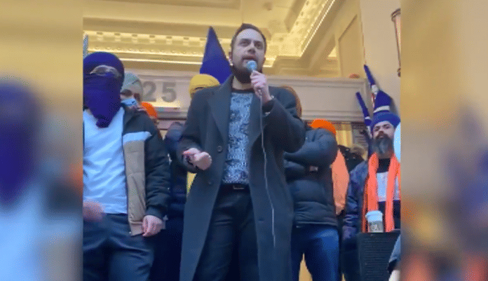 Mo Dhaliwal (centre) | Poetic Justice Foundation | Facebook