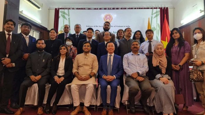 Representatives of Indian universities and members of Vietnam embassy in New Delhi on 17 March 2021 | Source: Vietnam Embassy