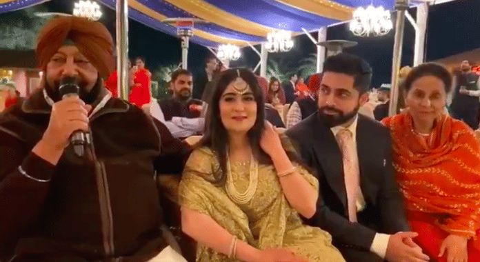 Punjab CM Amarinder Singh sings at his granddaughter's wedding | Twitter/rinkudhillon