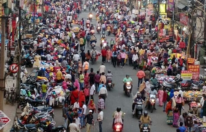 Heavy crowd on the streets ahead of week-long lockdown in Nagpur, on 12 March 2021 | ANI Photo