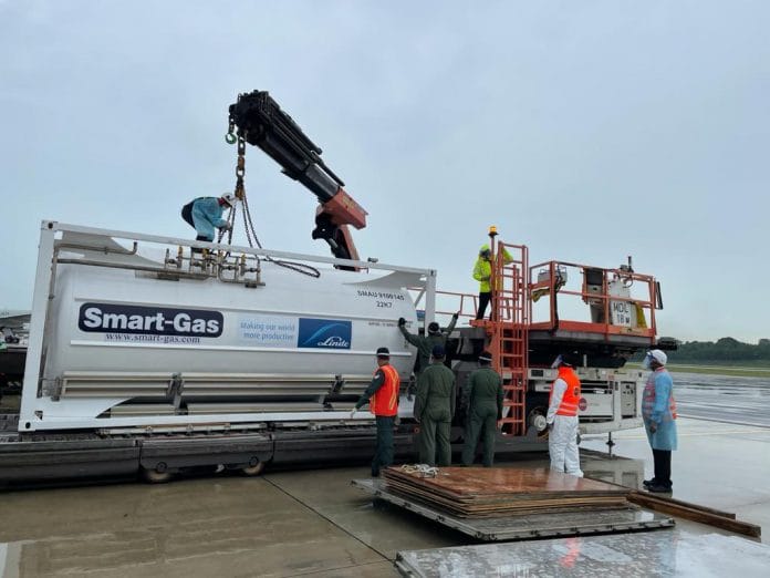 Liquid Oxygen containers being loaded by Indian Air Force aircraft at Changi Airport in Singapore on 24 April 2021 | Photo: Twitter/@PIBHomeAffairs