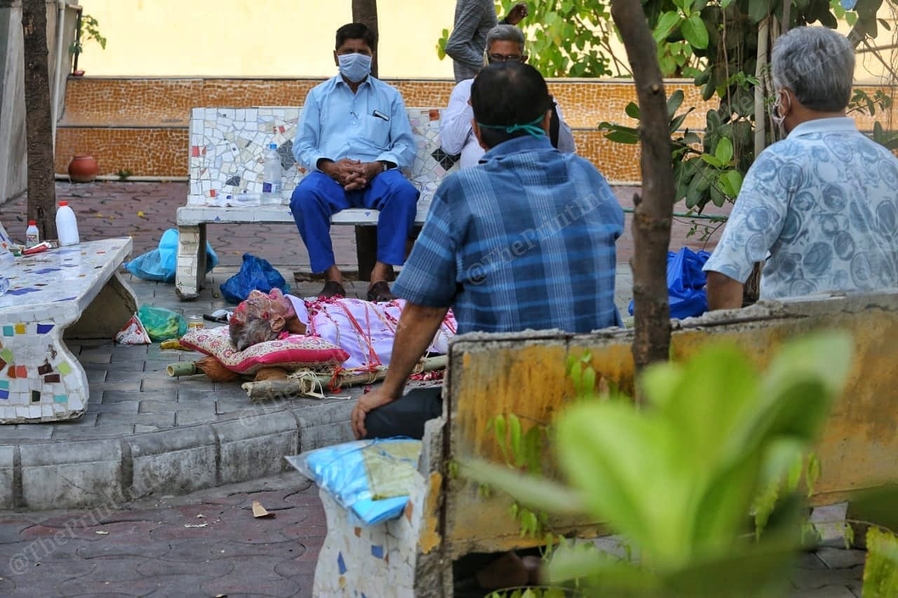 This 100 year old man couldn't outlive Covid, waiting for his turn at Thaltej crematorium | Photo: Praveen Jain | ThePrint