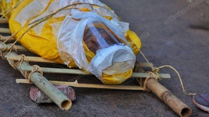 Plastic memories, a Covid patient wrapped and taped in plastic brought to Ellisbridge for his last rituals | Photo: Praveen Jain | ThePrint