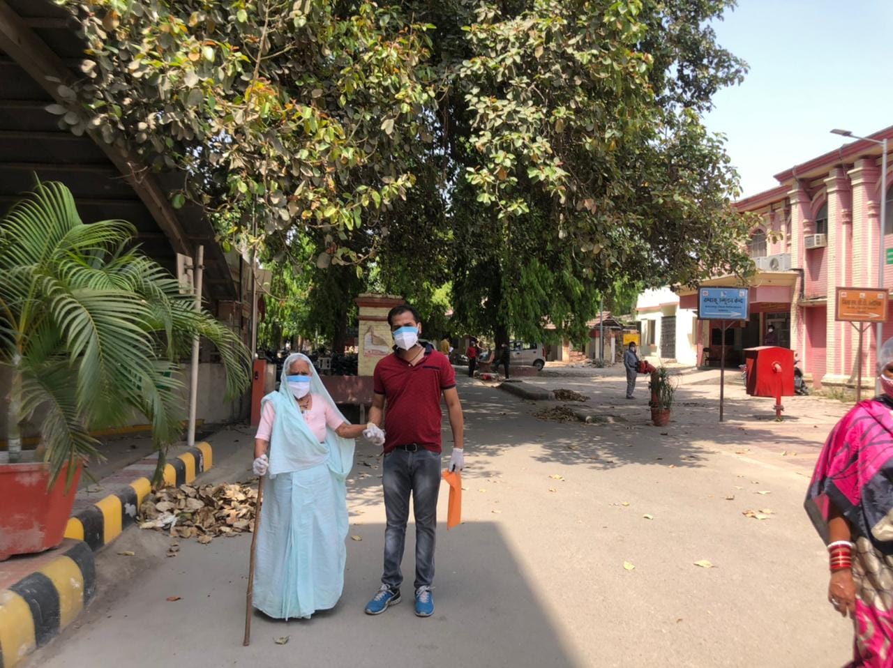 An elderly woman arrives for her second dose of Covid vaccine at Balrampur Hospital | Jyoti Yadav | ThePrint