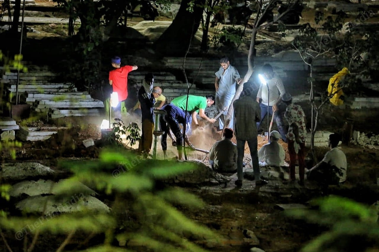 Undertakers in Musa Suhag Kabristan dig at grave late in the night | Photo: Praveen Jain | ThePrint