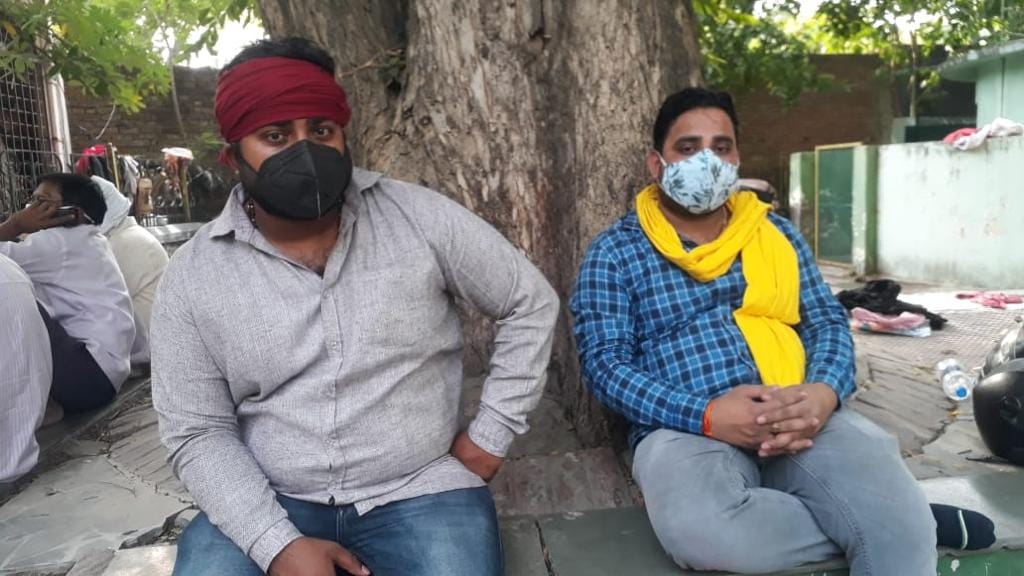Prabal Singh, a Raebareli-based civil contractor waiting outside Bhairoghat since Thursday noon to cremate his mother-in-law who died of Covid at Halet Government Hospital in Kanpur | Photo: Moushumi Das Gupta/ThePrint