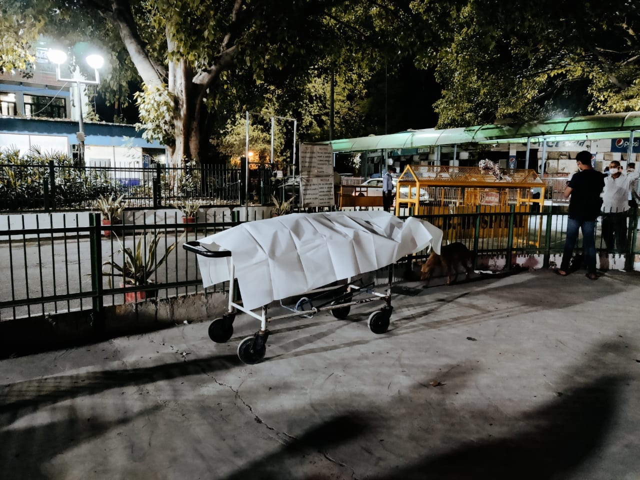 Dead body of a 35-year-old man lay unattended at GTB Hospital for more than 5 hours Friday | Shubhangi Misra | ThePrint