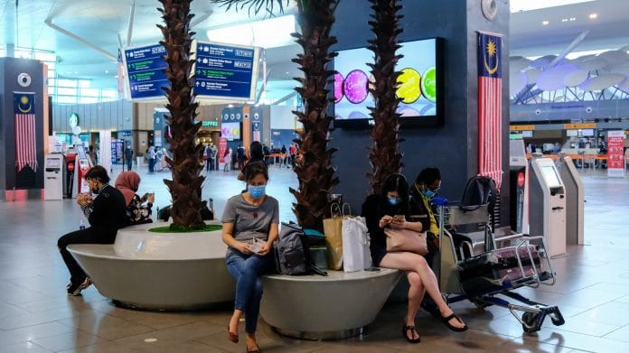 File photo of passengers at Kuala Lumpur International Airport 2 in Sepang, Selangor, Malaysia | Photo: Samsul Said | Bloomberg