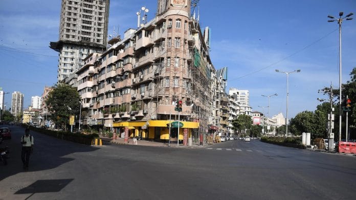 A view of a deserted road after the imposition of Section 144, in Mumbai on 23 April. Photo: ANI