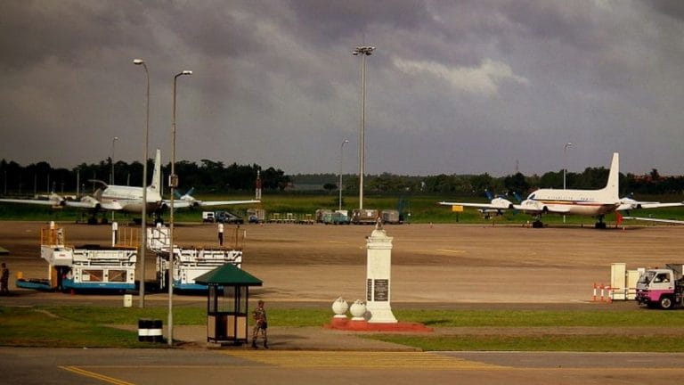 Sri Lanka urges airlines to carry enough jet fuel to last return trips or fill up elsewhere