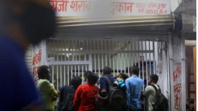 Crowd outside a liquor shop | Representational Image | Praveen Jain | ThePrint