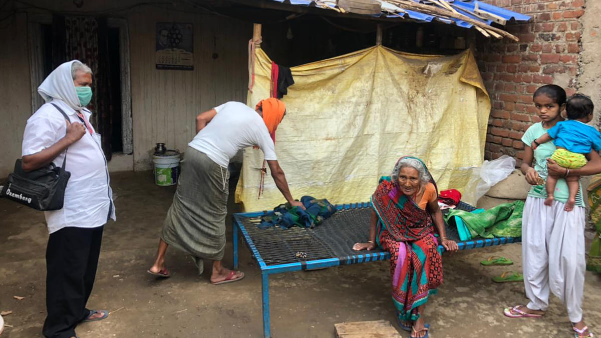 Sipahi (extreme left) with a patient in Pirhap village, Arrah | Sajid Ali