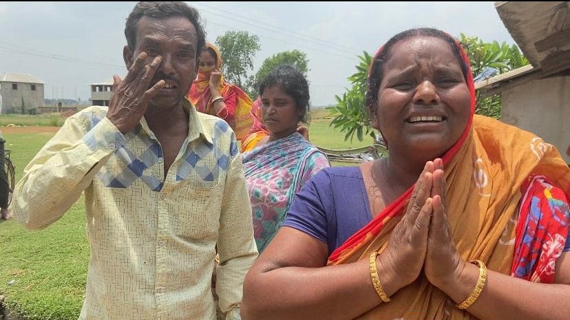 Ganesh Malik’s wife Champa Malik and brother Ashok Malik | Photo: Madhuparna Das/ThePrint