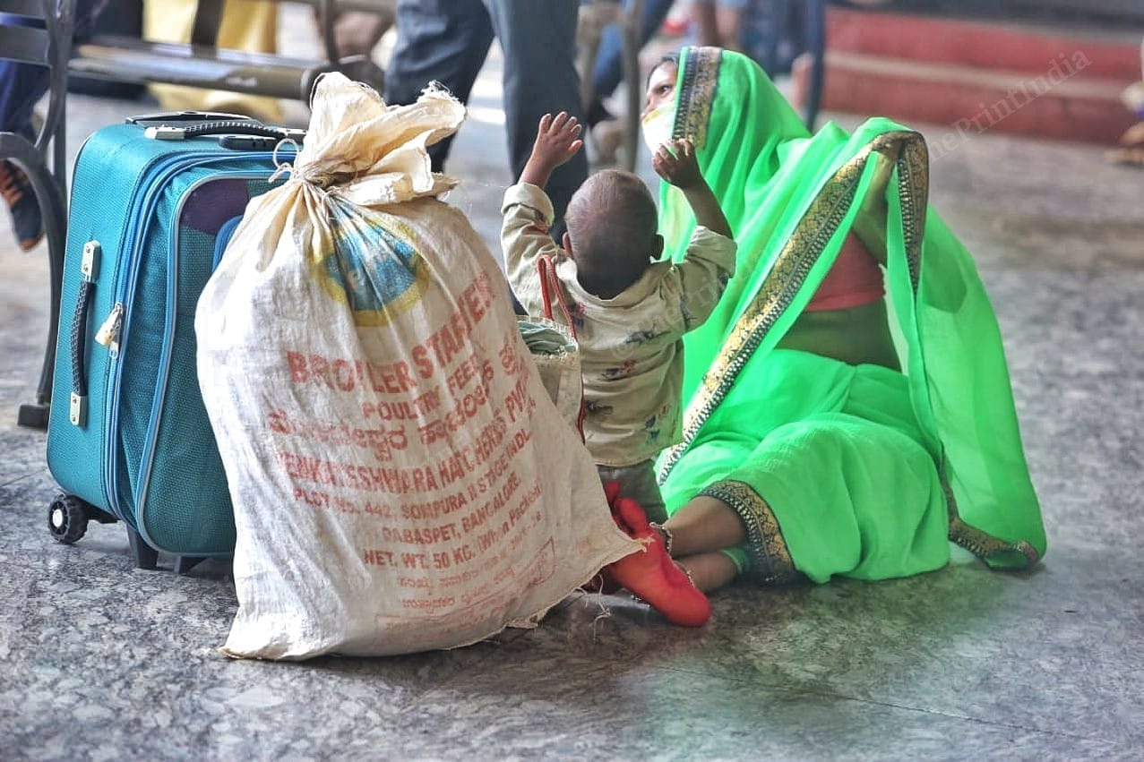 A number of workers were frustrated at the situation | Photo: Praveen Jain/ThePrint