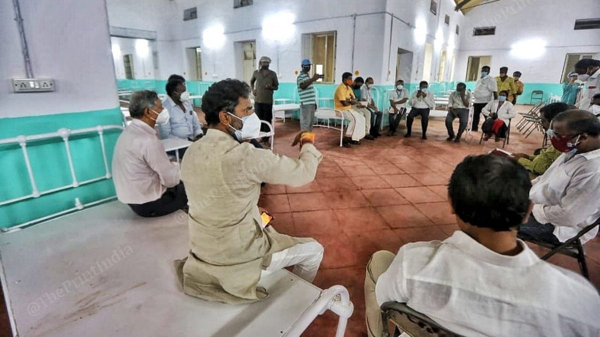 BJP MP Muniswamy giving instructions to his party workers and volunteers inside the hospital | Photo: Praveen Jain/ThePrint