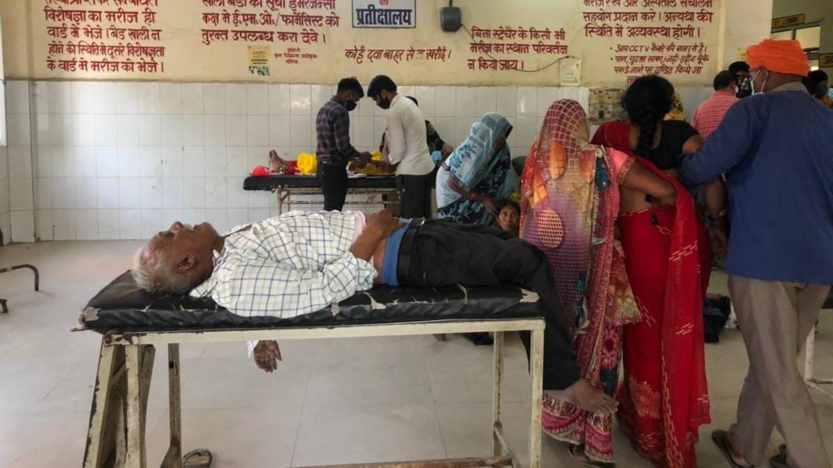 Patients at the Ballia district hospital | Jyoti Yadav | ThePrint