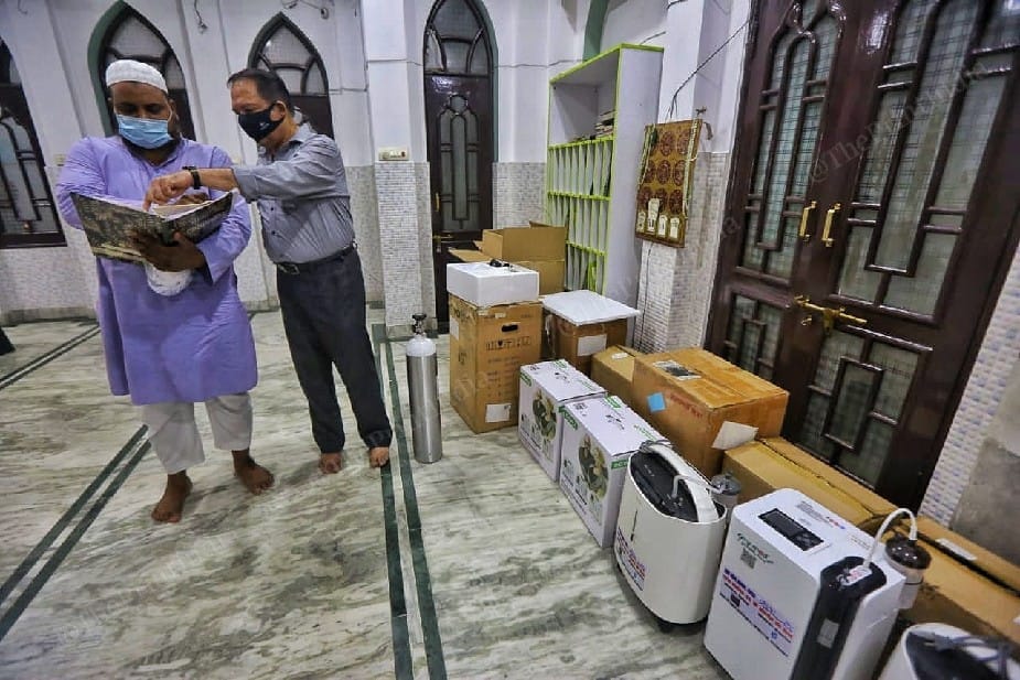Zunnoon Nomani (R), president of the Jama Masjid Lalbagh committee, with the mosque's caretaker | Praveen Jain | ThePrint