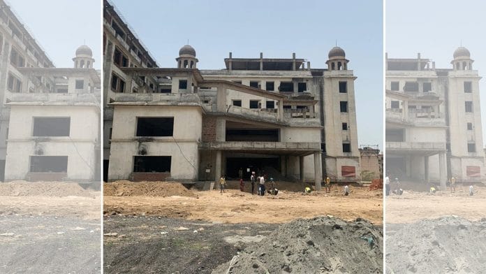 The 125-bedded Covid-19 facility that is coming up beside the Gurudwara Bala Sahib | Photo: Aneesha Bedi/ThePrint