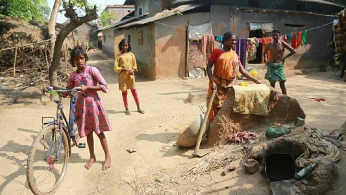 Bhim Hansda and his wife, Sona, both had fever and weakness, but were not tested for Covid. Neither have they been vaccinated | Manisha Mondal | ThePrint
