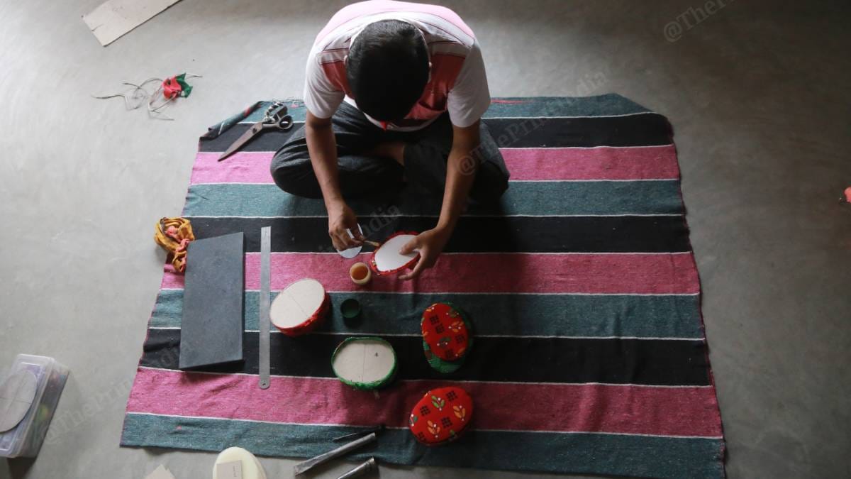 An artist at work | Manisha Mondal | ThePrint