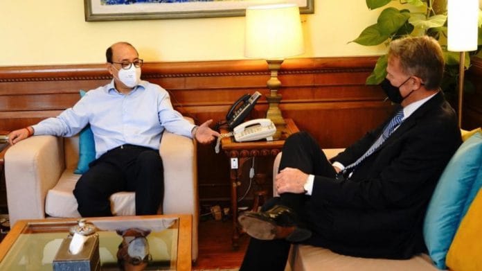 Foreign Secretary Harsh Vardhan Shringla with US Charge D'Affaires Daniel B Smith, on 9 June 2021 | Twitter/@MEAIndia