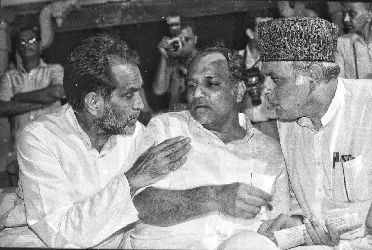 (From left to right): Former PM Chadra Shekhar, NCP leader Sharad Pawar and former CM of Jammu and Kashmir Farooq Abdullah at a rally in Ramlila ground in New Delhi| Photo: Praveen Jain
