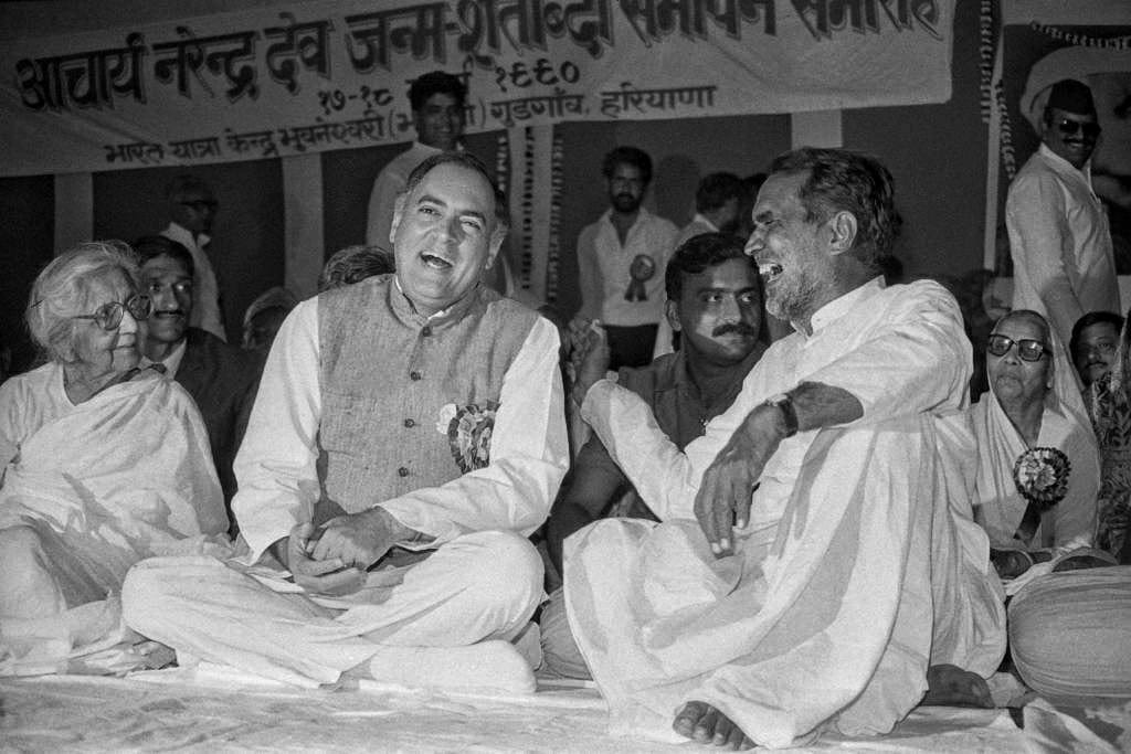 Former PM Rajiv Gandhi with Chandra Shekhar at a function in Bhonsdi | Photo: Praveen Jain | ThePrint