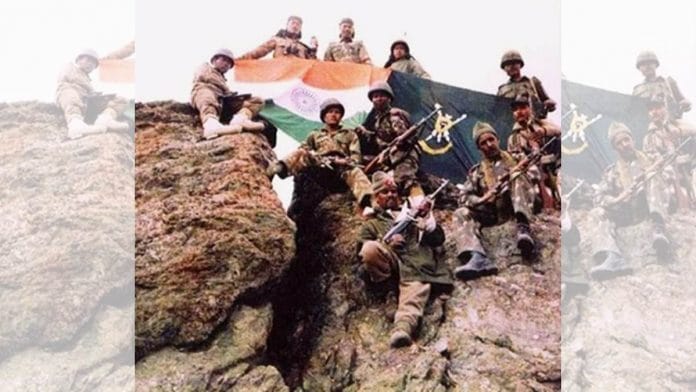 File photo of Indian Army soldiers after capturing a hill during the Kargil war