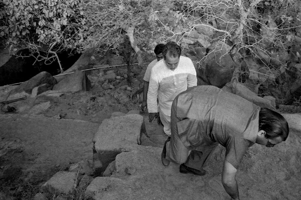 Amar Singh and Chandra Shekhar hikes a rock in Bhonsdi | Photo: Praveen Jain