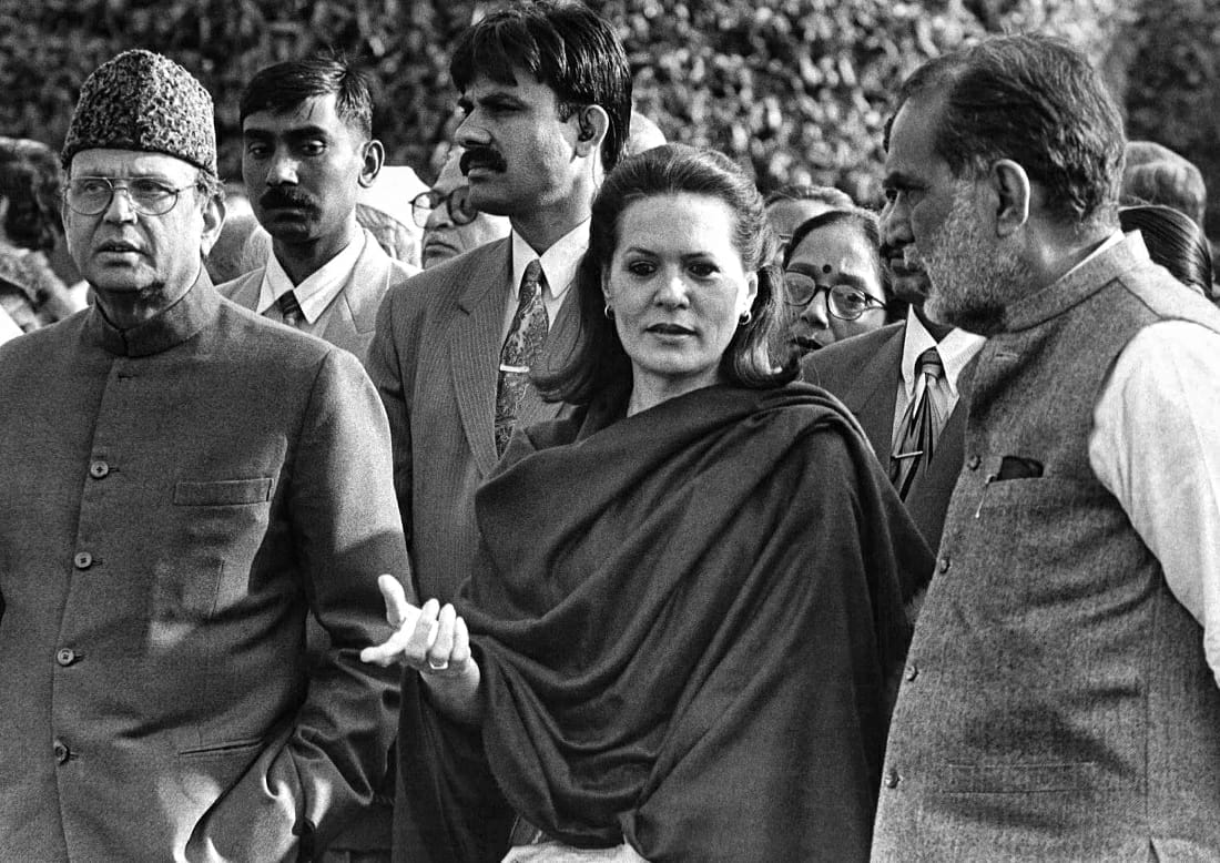 Congress leader( middle) talks to Chandra Shekhar (right) | Photo: Praveen Jain 