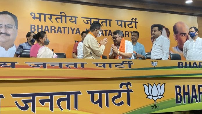Former Manipur Congress president Govindas Konthoujam (fourth from right) joins BJP at BJP HQ, New Delhi on 1 August, 2021 | Twitter/@RanjanRajkuma11