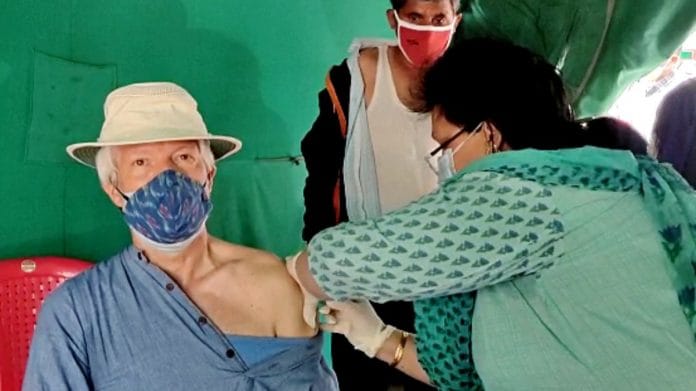 A foreign national, residing in Kullu, receives Covid vaccine in Himachal Pradesh, on 29 April 2021 | ANI File Photo