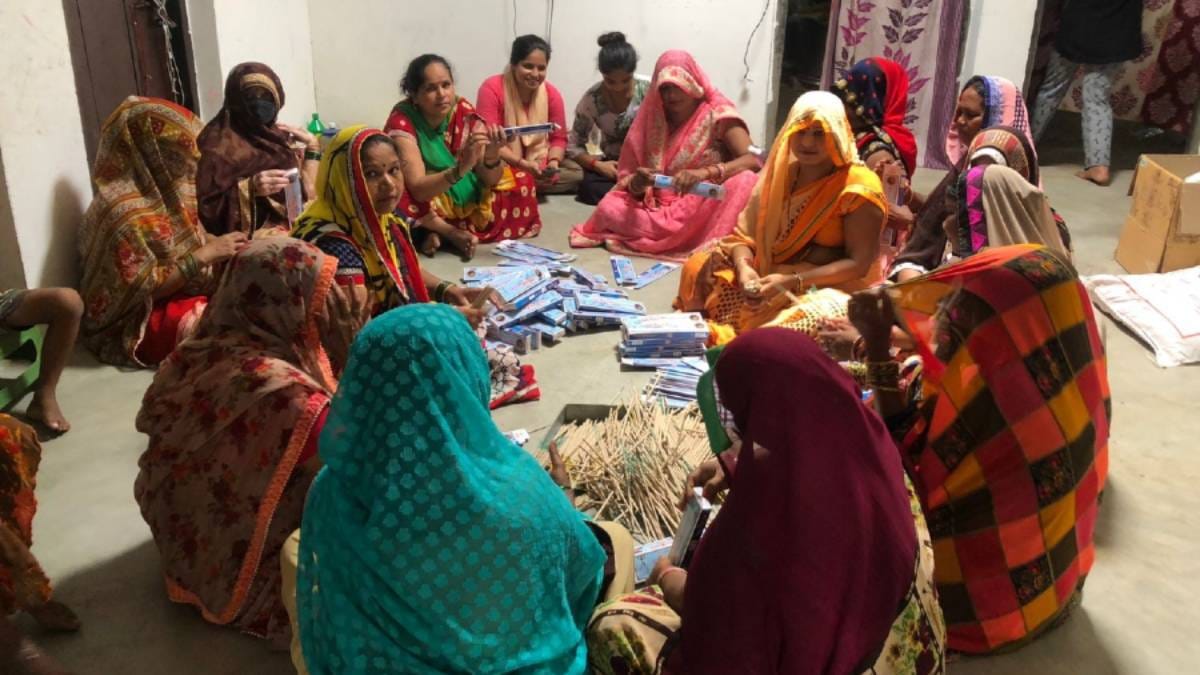 Members of a SGH make incense sticks | Jyoti Yadav | ThePrint