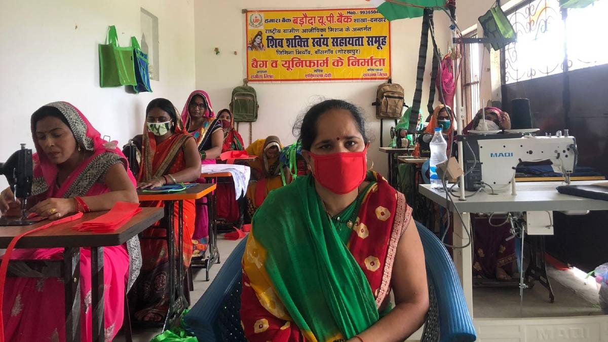 Samuh Sakhi Sarita Tiwari with members of a SHG | Jyoti Yadav | ThePrint