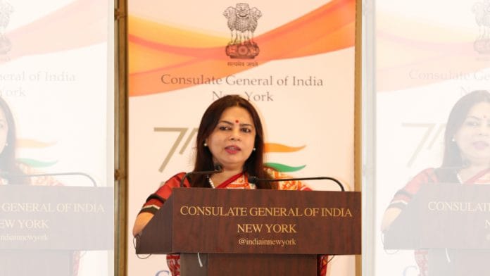 Minister of State for External Affairs Meenakshi Lekhi addressing members of the Indian community in New York| Twitter /@IndiainNewYork