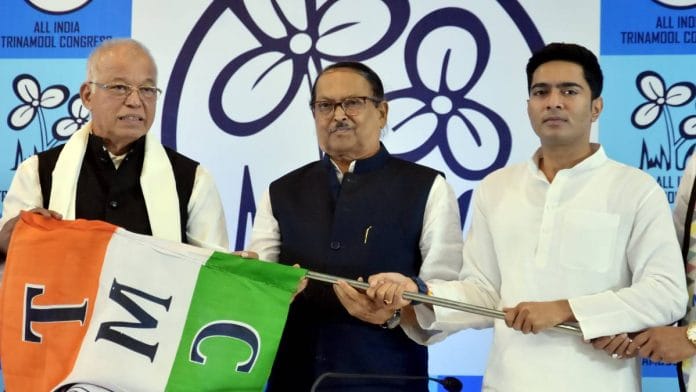 Former Goa CM Luizinho Faleiro (extreme left) joins Trinamool Congress in presence of party MP Abhishek Banerjee (extreme left), in Kolkata on 29 September 2021 | ANI