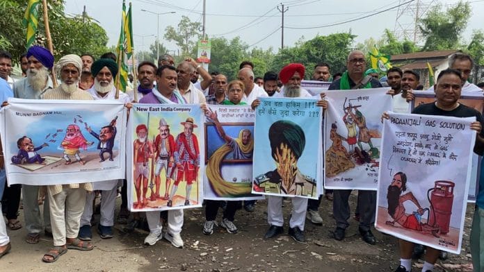 Farmers at the Kisan Mahapanchayat in Uttar Pradesh’ Muzaffarnagar Sunday | Photo: Nirmal Poddar/ThePrint